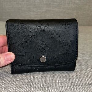 Authentic Louis Vuitton Mahina Portefeuille Iris Compact Wallet Black